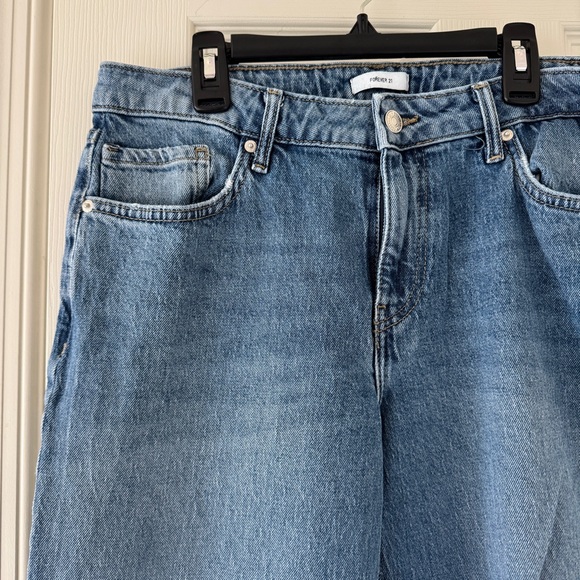 Forever 21 Women’s Straight Leg Distressed Jeans - Picture 4 of 7